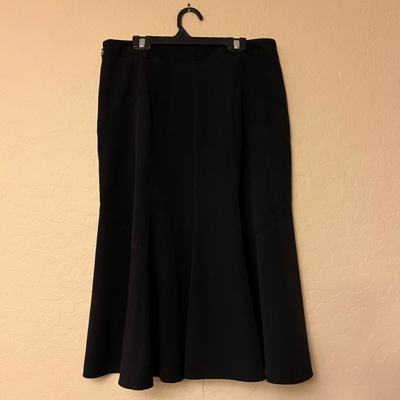 East 5th Black Skirt - Picture 11 of 14